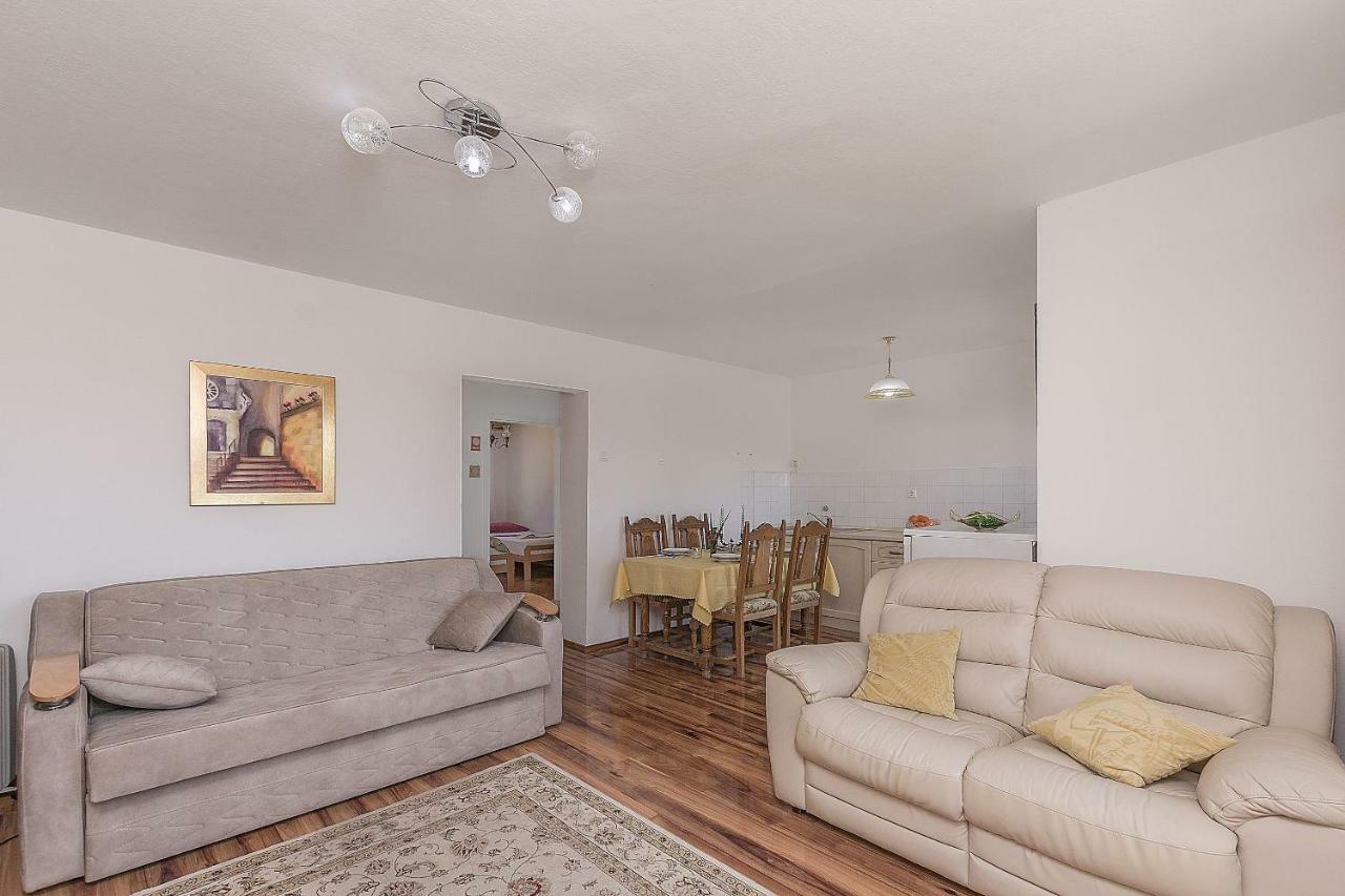 Apartment Nansy Omis Exterior photo